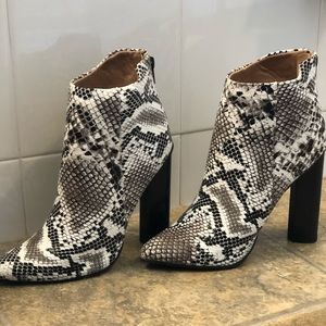 Snakeskin boots size 7.5 but fit more like a 7 NWT